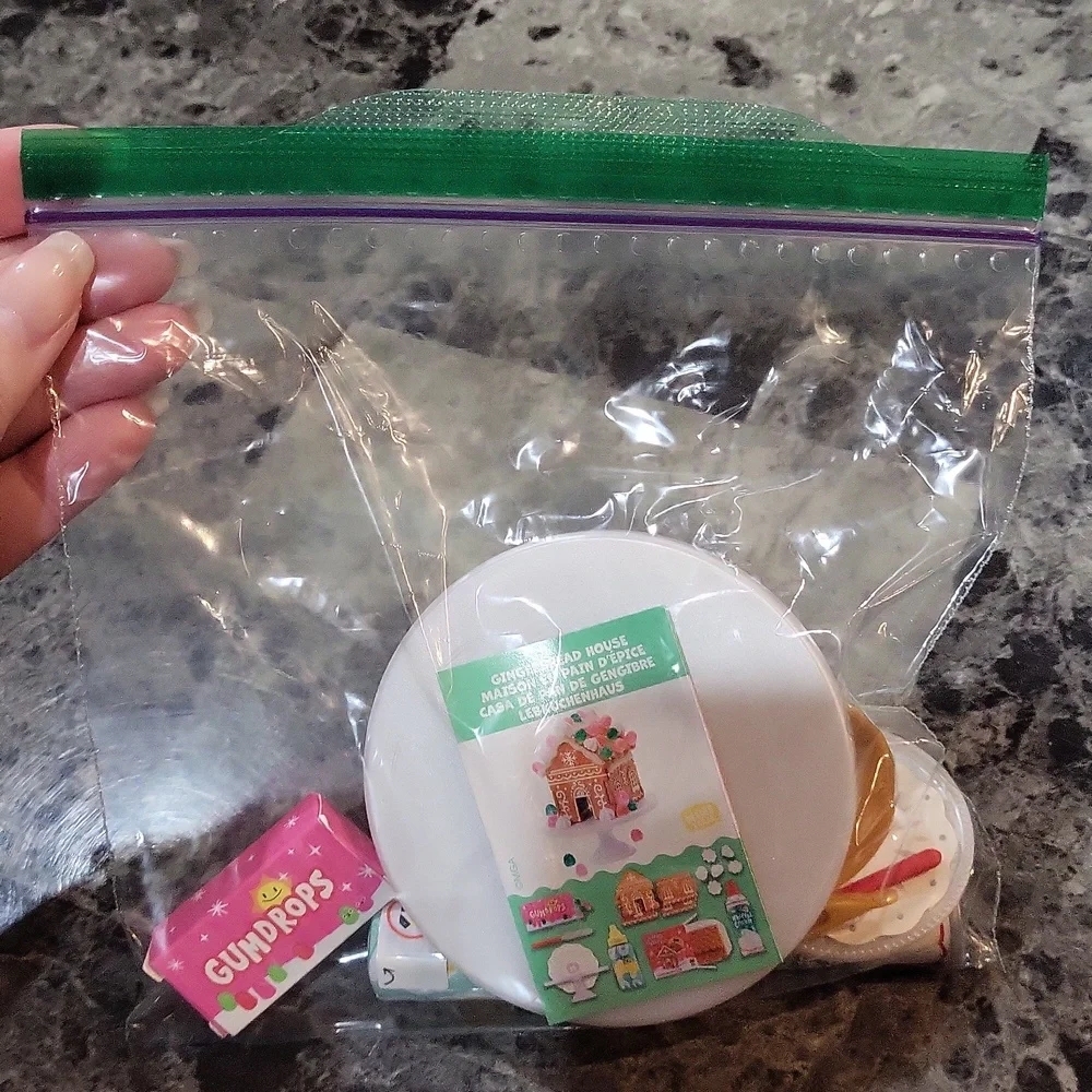 Miniverse Make It Mini Holiday Gingerbread House